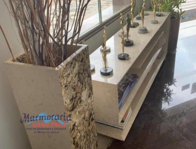  Sala com mármore